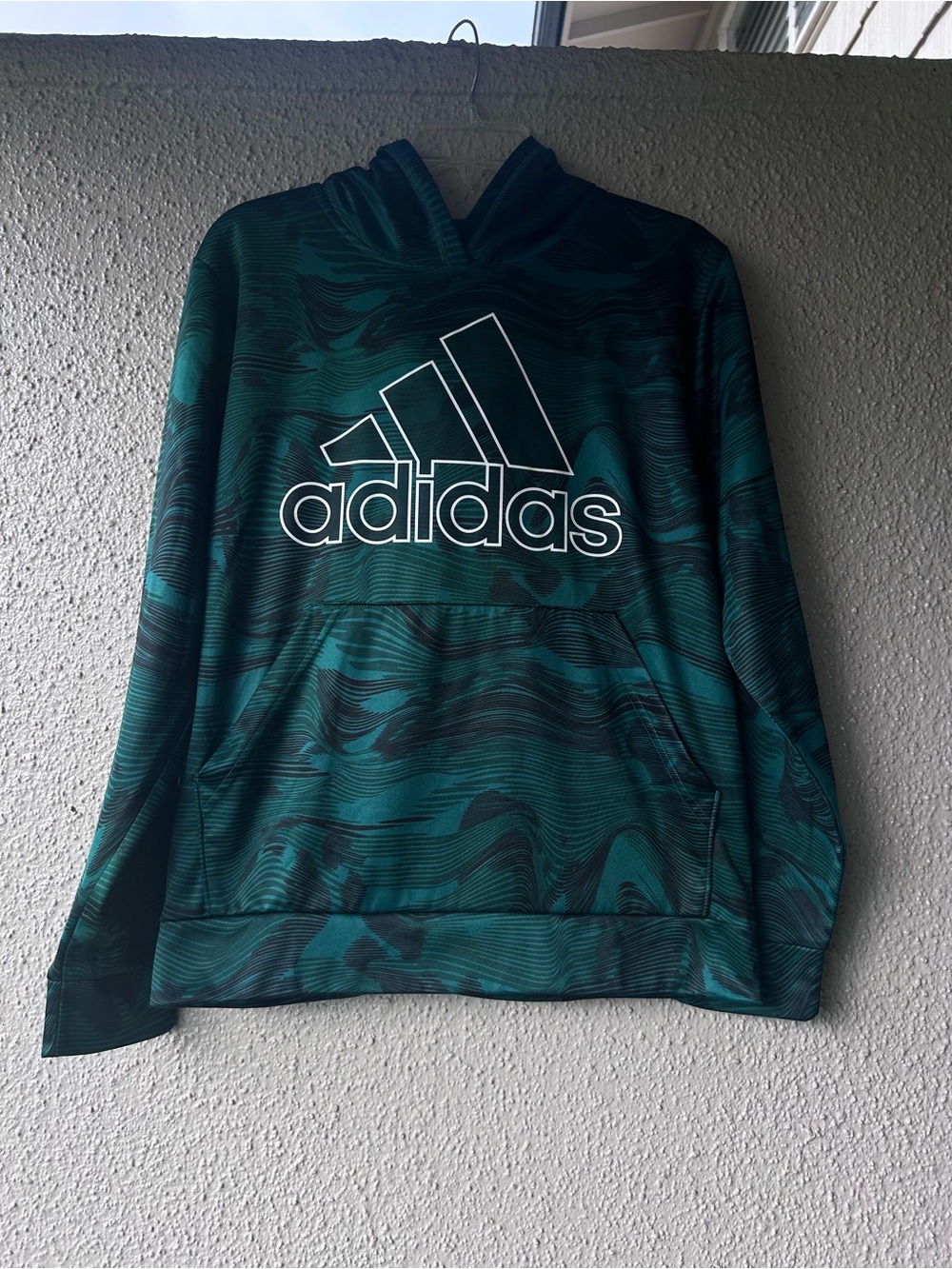 Adidas hoodie green and black kangaroo pocket with hood Boys XL 18-20 like new